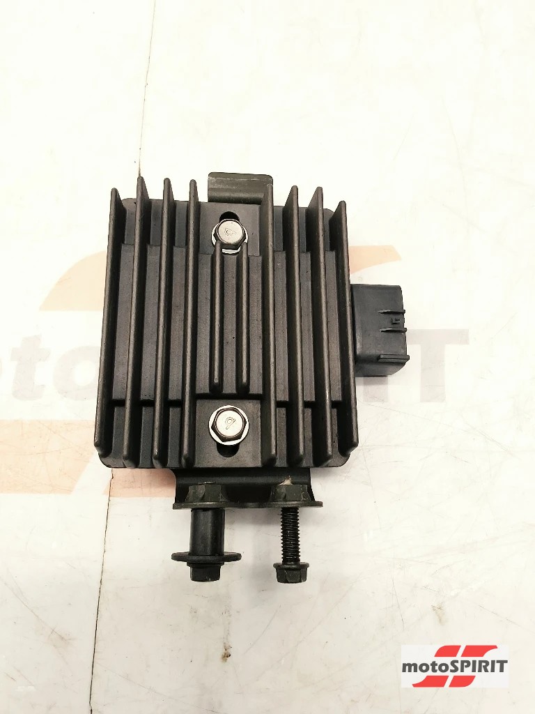 Regulator napetosti